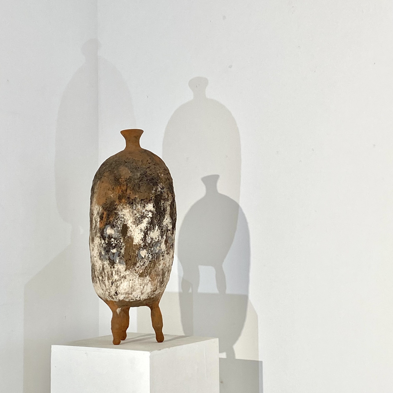 ONE MANY SHOW No.2/  Frauke Gerhard Keramikobjekte