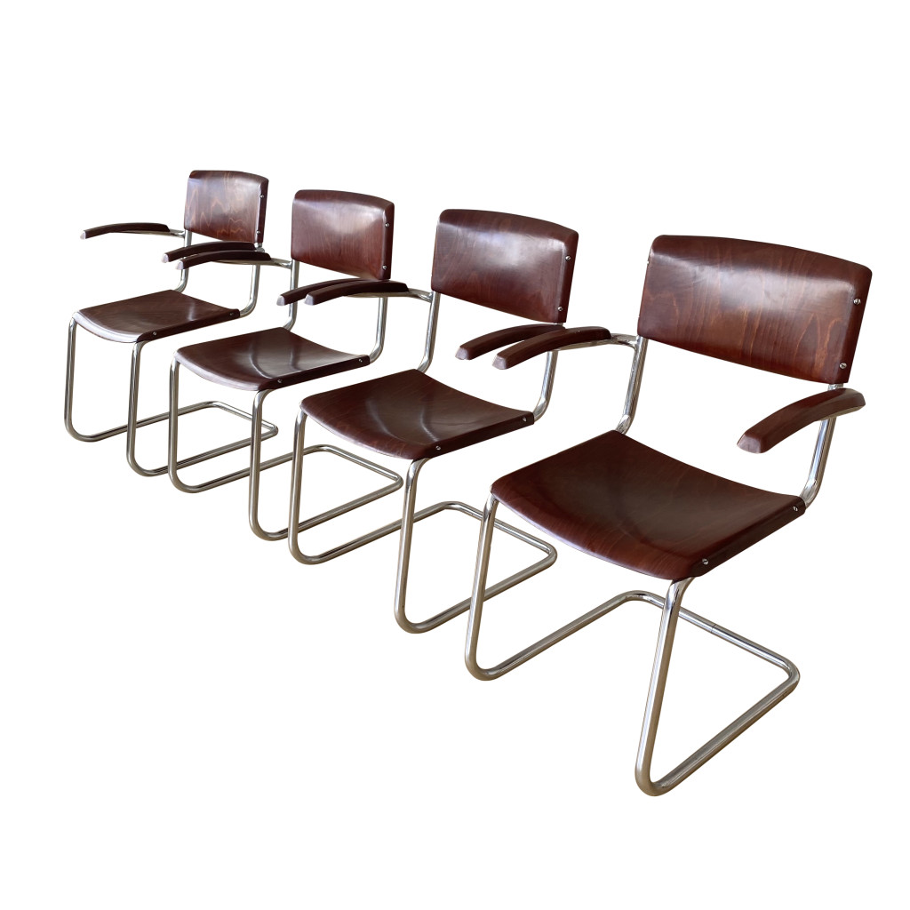 Tisch mit vier Freischwinger Armlehnstühlen, Mies van der Rohe / Mart Stam, 1930/40er Jahre